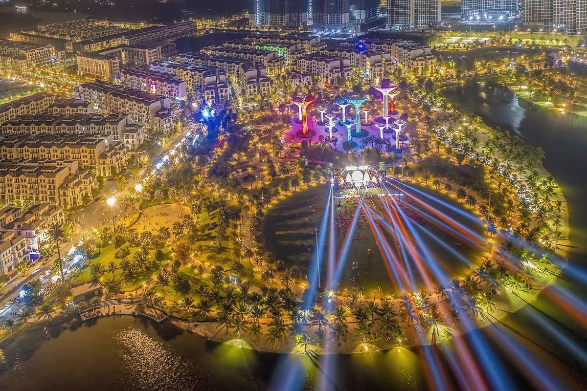 Vinhomes Grand Park về đêm.
